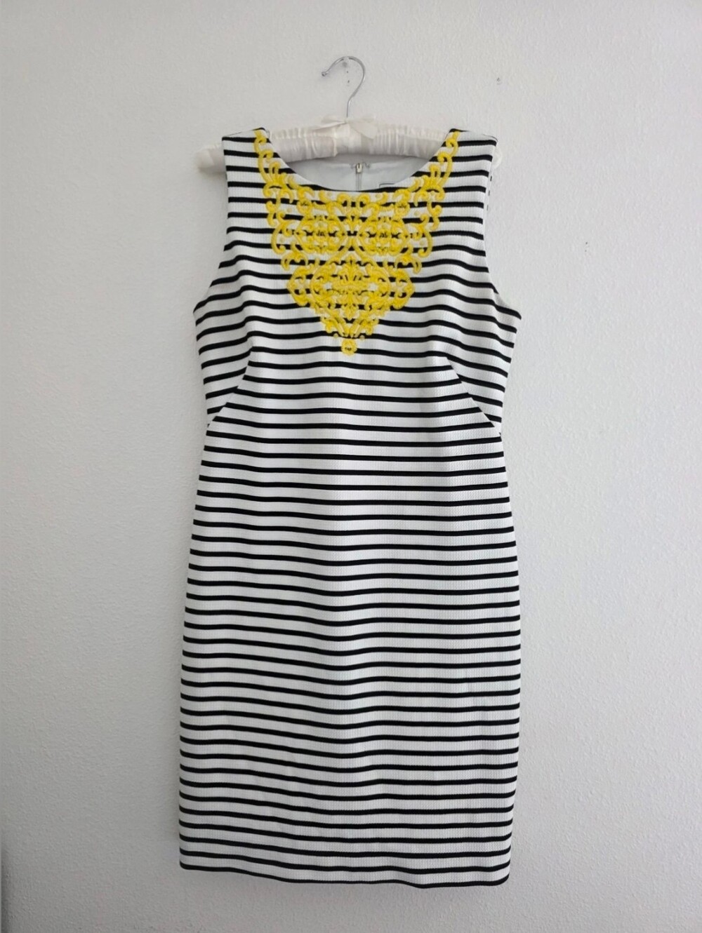 J Howard Black & White Striped Dress Round Neck Sleeveless Sheath Knee Length 10